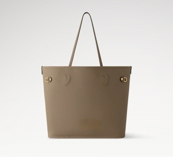 tote bag in calfskin leather.
